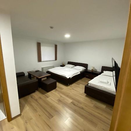 Motel Oaza ซาซิน ภายนอก รูปภาพ