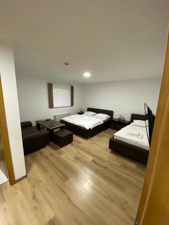 Motel Oaza ซาซิน ภายนอก รูปภาพ
